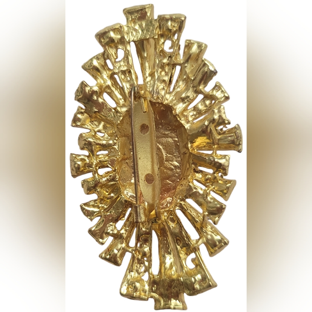 Vintage Gold broach oval-shaped accessory adorned with crystal rhinestones. - Picture 2 of 4